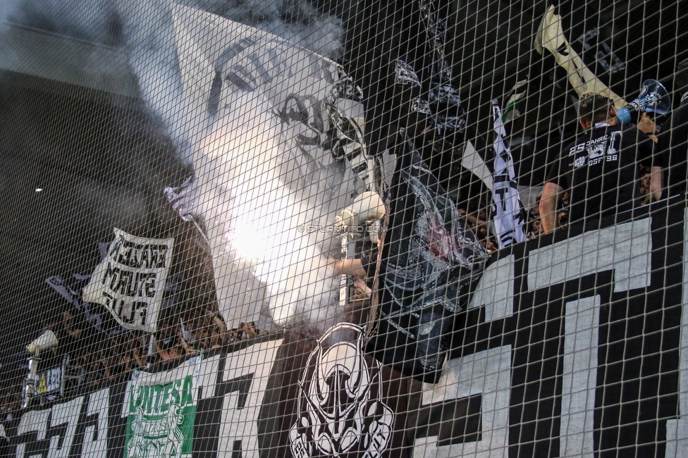 Sturm Graz - RB Salzburg
Oesterreichische Fussball Bundesliga, 1. Runde, SK Sturm Graz - FC RB Salzburg, Stadion Liebenau Graz, 23.07.2021. 

Foto zeigt Fans von Sturm
Schlüsselwörter: pyrotechnik sturmflut