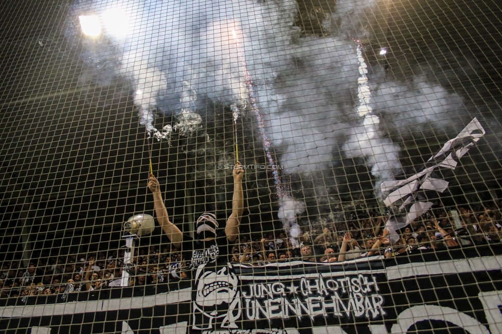 Sturm Graz - RB Salzburg
Oesterreichische Fussball Bundesliga, 1. Runde, SK Sturm Graz - FC RB Salzburg, Stadion Liebenau Graz, 23.07.2021. 

Foto zeigt Fans von Sturm
Schlüsselwörter: pyrotechnik bastion