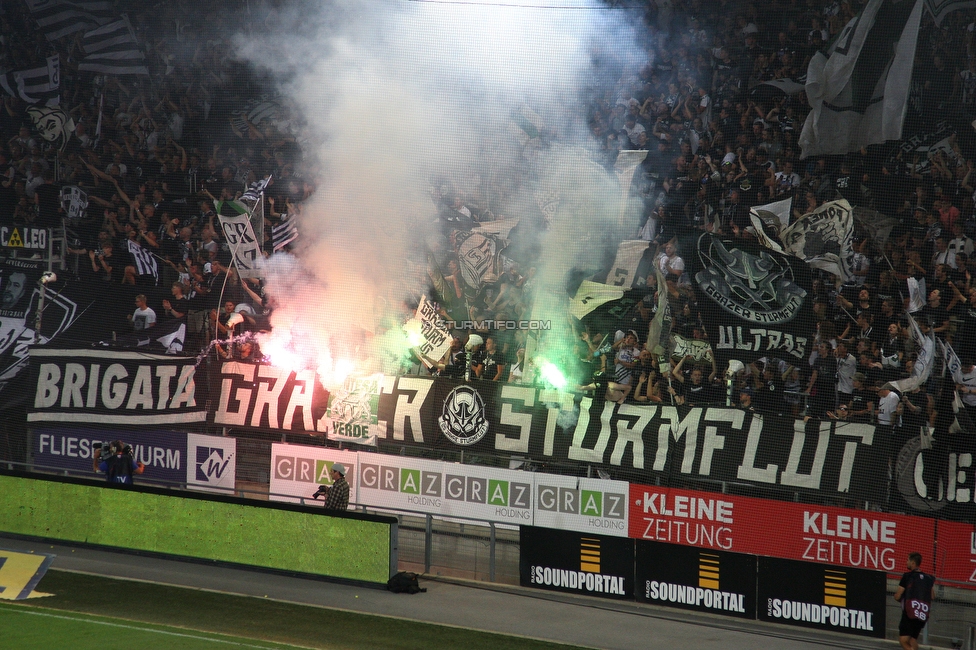 Sturm Graz - RB Salzburg
Oesterreichische Fussball Bundesliga, 1. Runde, SK Sturm Graz - FC RB Salzburg, Stadion Liebenau Graz, 23.07.2021. 

Foto zeigt Fans von Sturm
Schlüsselwörter: brigata pyrotechnik sturmflut