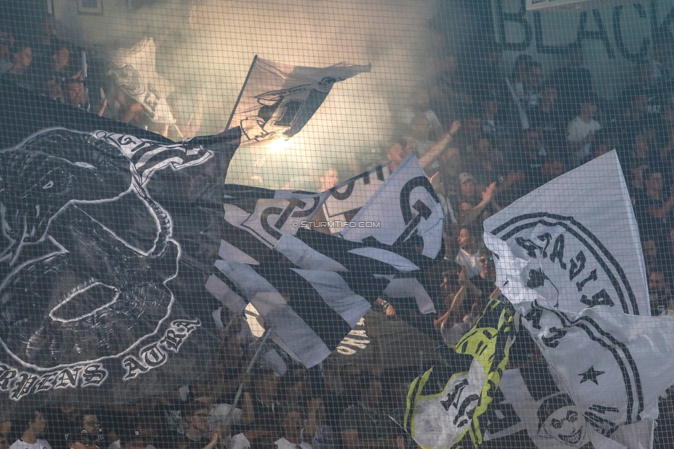 Sturm Graz - RB Salzburg
Oesterreichische Fussball Bundesliga, 1. Runde, SK Sturm Graz - FC RB Salzburg, Stadion Liebenau Graz, 23.07.2021. 

Foto zeigt Fans von Sturm
Schlüsselwörter: pyrotechnik brigata