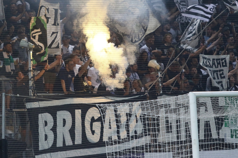 Sturm Graz - RB Salzburg
Oesterreichische Fussball Bundesliga, 1. Runde, SK Sturm Graz - FC RB Salzburg, Stadion Liebenau Graz, 23.07.2021. 

Foto zeigt Fans von Sturm
Schlüsselwörter: pyrotechnik brigata