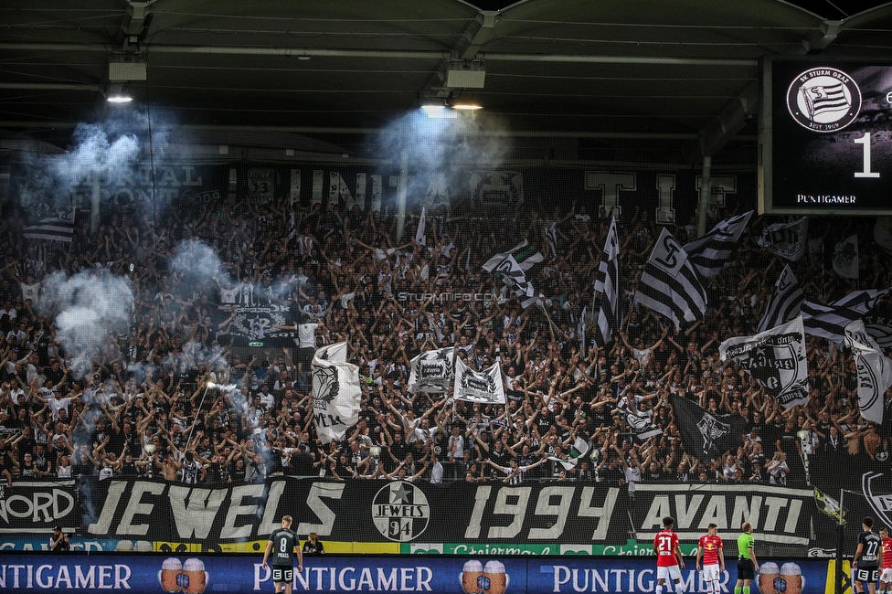 Sturm Graz - RB Salzburg
Oesterreichische Fussball Bundesliga, 1. Runde, SK Sturm Graz - FC RB Salzburg, Stadion Liebenau Graz, 23.07.2021. 

Foto zeigt Fans von Sturm
Schlüsselwörter: pyrotechnik jewels