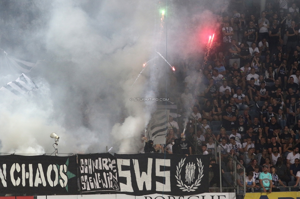 Sturm Graz - RB Salzburg
Oesterreichische Fussball Bundesliga, 1. Runde, SK Sturm Graz - FC RB Salzburg, Stadion Liebenau Graz, 23.07.2021. 

Foto zeigt Fans von Sturm
Schlüsselwörter: sws pyrotechnik