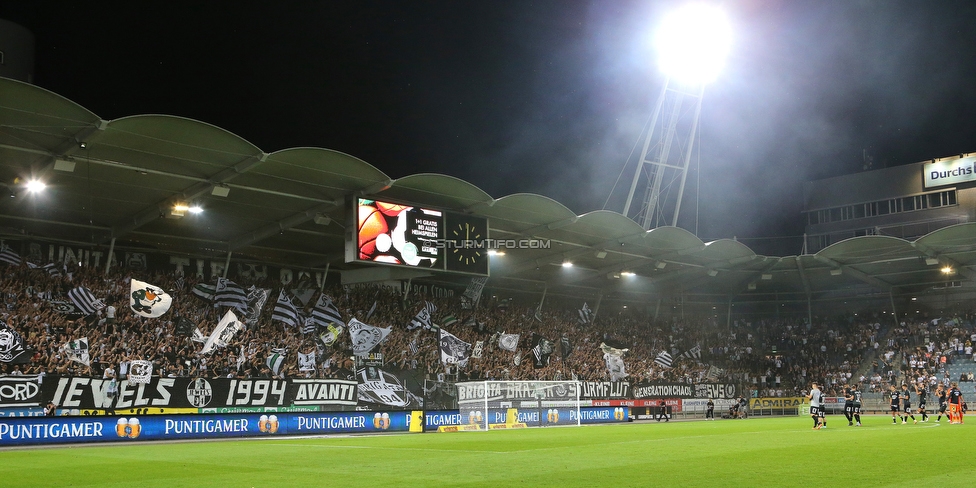 Sturm Graz - RB Salzburg
Oesterreichische Fussball Bundesliga, 1. Runde, SK Sturm Graz - FC RB Salzburg, Stadion Liebenau Graz, 23.07.2021. 

Foto zeigt Fans von Sturm und die Mannschaft von Sturm
