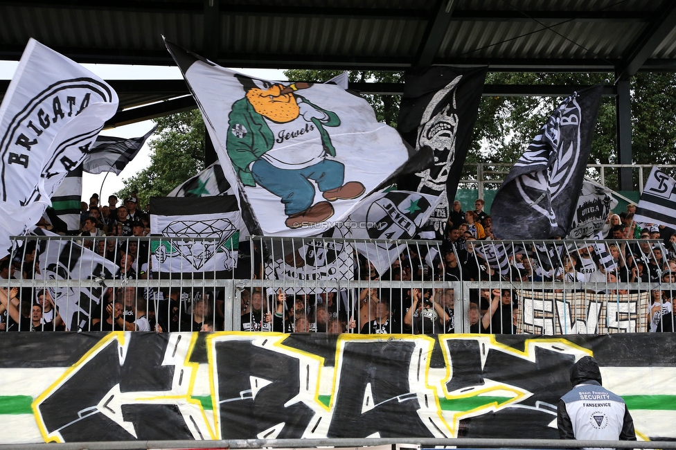 Wolfsberg - Sturm Graz
Oesterreichische Fussball Bundesliga, 2. Runde, Wolfsberger AC - SK Sturm Graz, Lavanttal Arena Wolfsberg, 01.08.2021. 

Foto zeigt Fans von Sturm
Schlüsselwörter: jewels