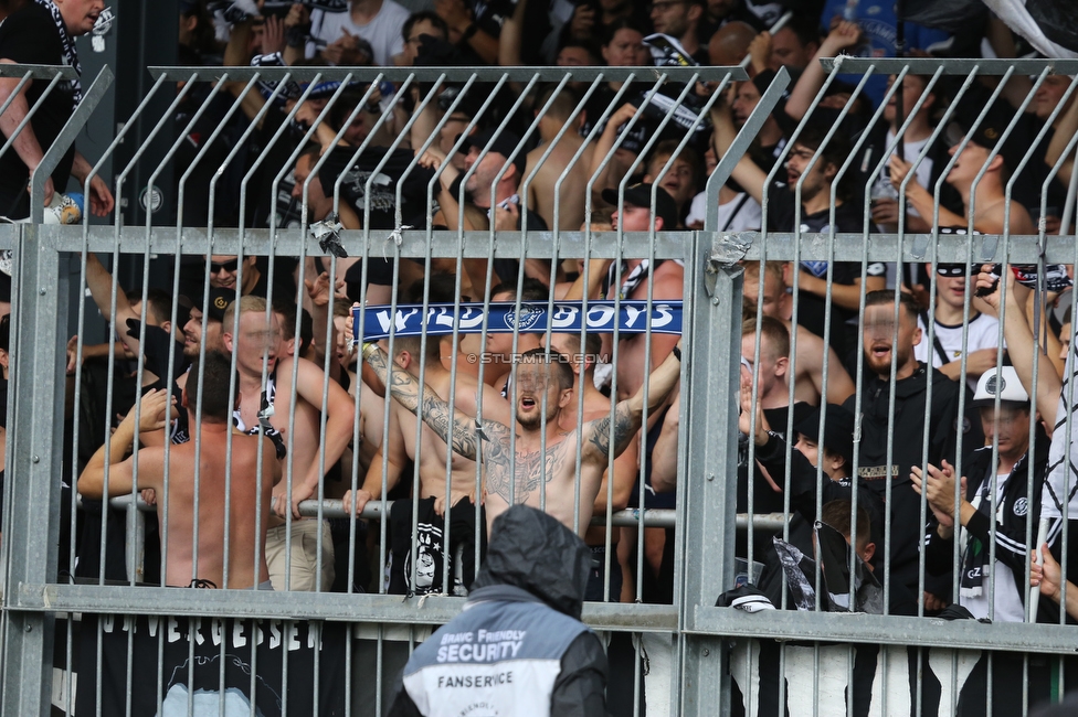 Wolfsberg - Sturm Graz
Oesterreichische Fussball Bundesliga, 2. Runde, Wolfsberger AC - SK Sturm Graz, Lavanttal Arena Wolfsberg, 01.08.2021. 

Foto zeigt Fans von Sturm
Schlüsselwörter: jewels