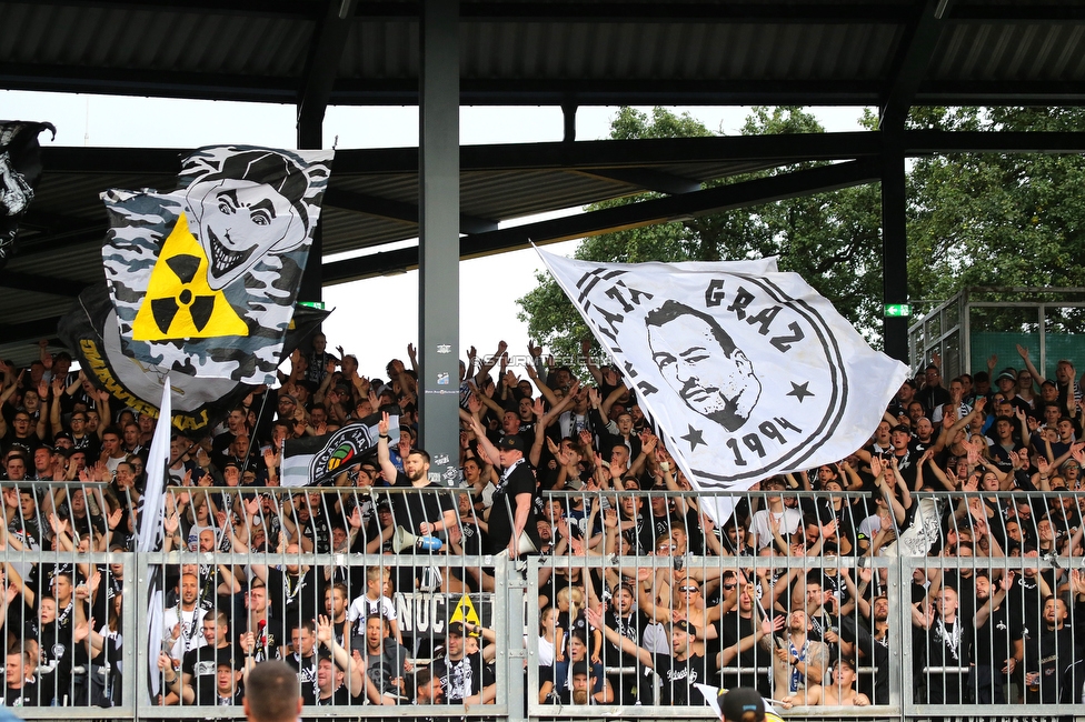 Wolfsberg - Sturm Graz
Oesterreichische Fussball Bundesliga, 2. Runde, Wolfsberger AC - SK Sturm Graz, Lavanttal Arena Wolfsberg, 01.08.2021. 

Foto zeigt Fans von Sturm
Schlüsselwörter: brigata