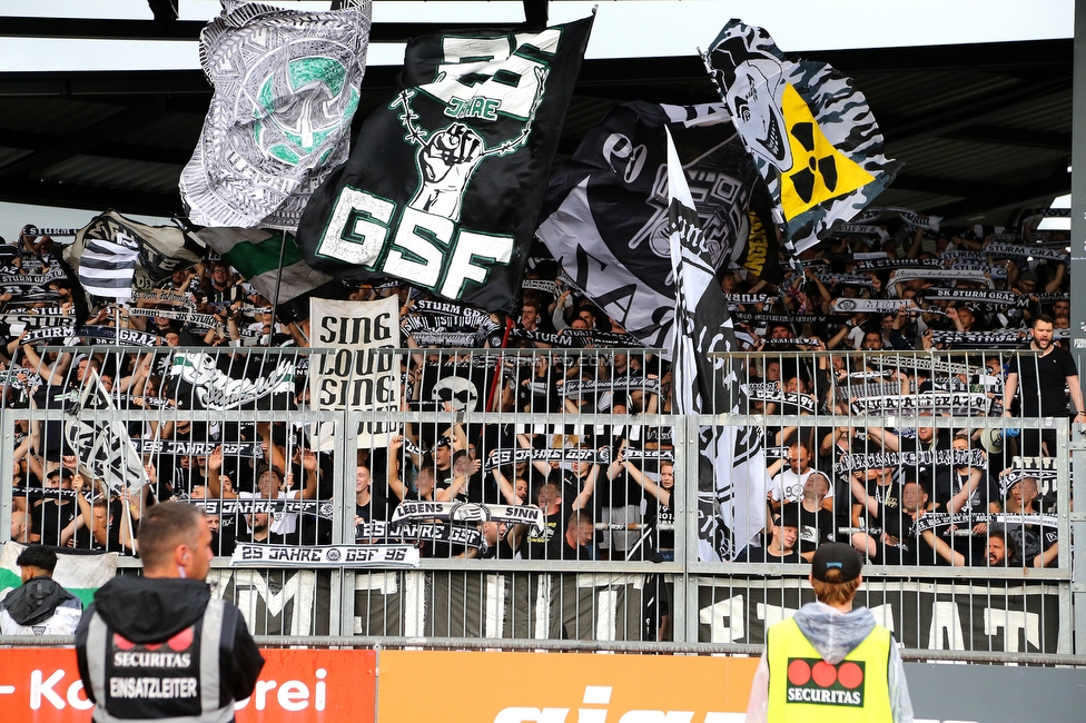 Wolfsberg - Sturm Graz
Oesterreichische Fussball Bundesliga, 2. Runde, Wolfsberger AC - SK Sturm Graz, Lavanttal Arena Wolfsberg, 01.08.2021. 

Foto zeigt Fans von Sturm
Schlüsselwörter: sturmflut schals