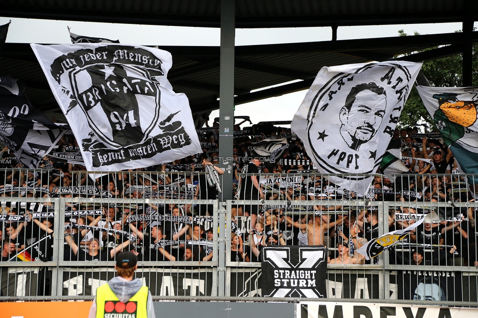 Wolfsberg - Sturm Graz
Oesterreichische Fussball Bundesliga, 2. Runde, Wolfsberger AC - SK Sturm Graz, Lavanttal Arena Wolfsberg, 01.08.2021. 

Foto zeigt Fans von Sturm
Schlüsselwörter: brigata schals