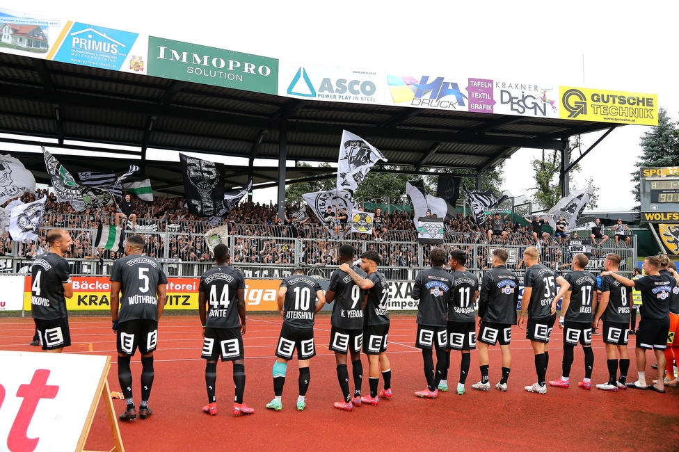 Wolfsberg - Sturm Graz
Oesterreichische Fussball Bundesliga, 2. Runde, Wolfsberger AC - SK Sturm Graz, Lavanttal Arena Wolfsberg, 01.08.2021. 

Foto zeigt die Mannschaft von Sturm und Fans von Sturm
