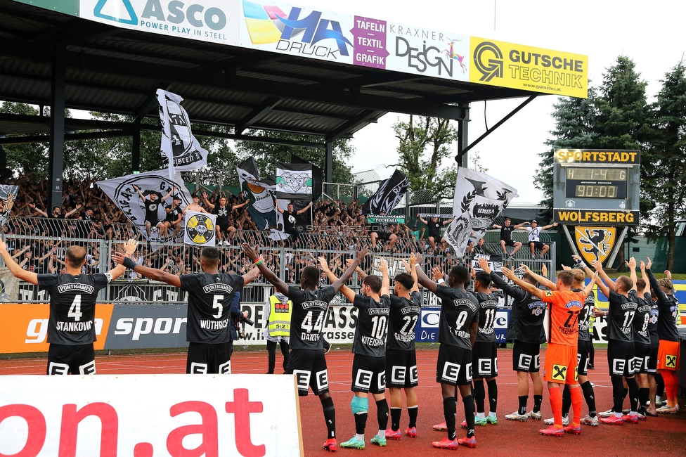 Wolfsberg - Sturm Graz
Oesterreichische Fussball Bundesliga, 2. Runde, Wolfsberger AC - SK Sturm Graz, Lavanttal Arena Wolfsberg, 01.08.2021. 

Foto zeigt die Mannschaft von Sturm und Fans von Sturm
