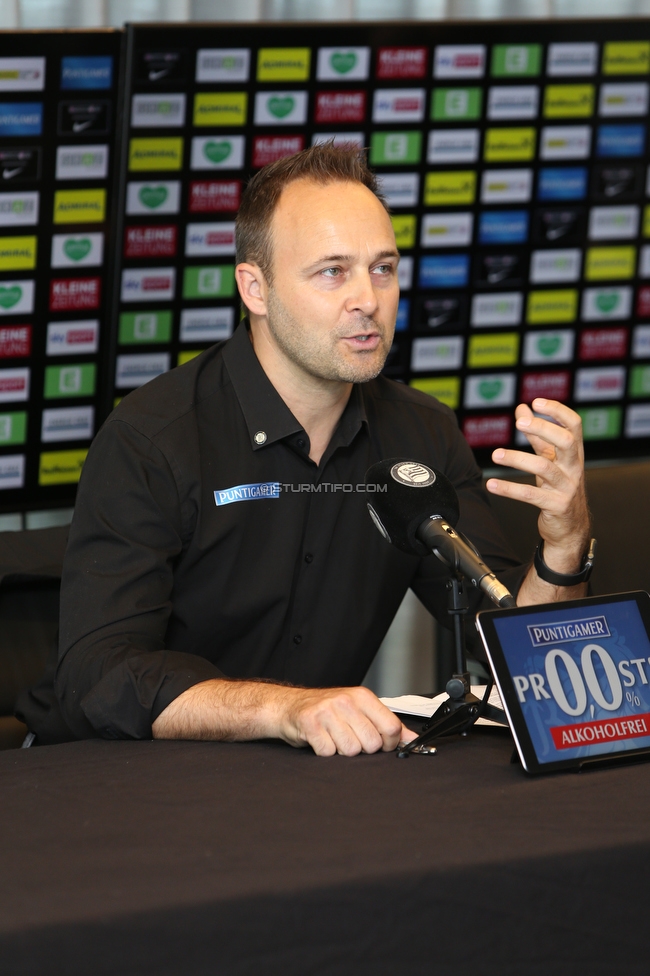 Pressekonferenz Sturm
Oesterreichische Fussball Bundesliga, SK Sturm Graz Pressekonferenz, Styria Media Center Graz, 10.08.2021.

Foto zeigt Thomas Tebbich (wirtsch. Geschaeftsfuehrer Sturm)
