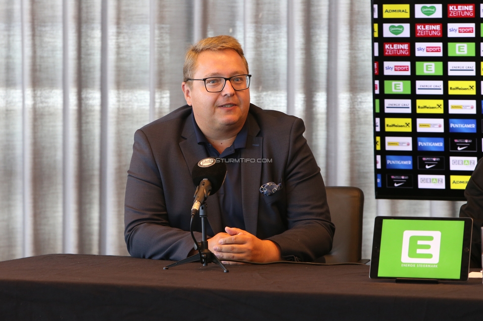 Pressekonferenz Sturm
Oesterreichische Fussball Bundesliga, SK Sturm Graz Pressekonferenz, Styria Media Center Graz, 10.08.2021.

Foto zeigt Martin Graf (Energie Steiermark)
