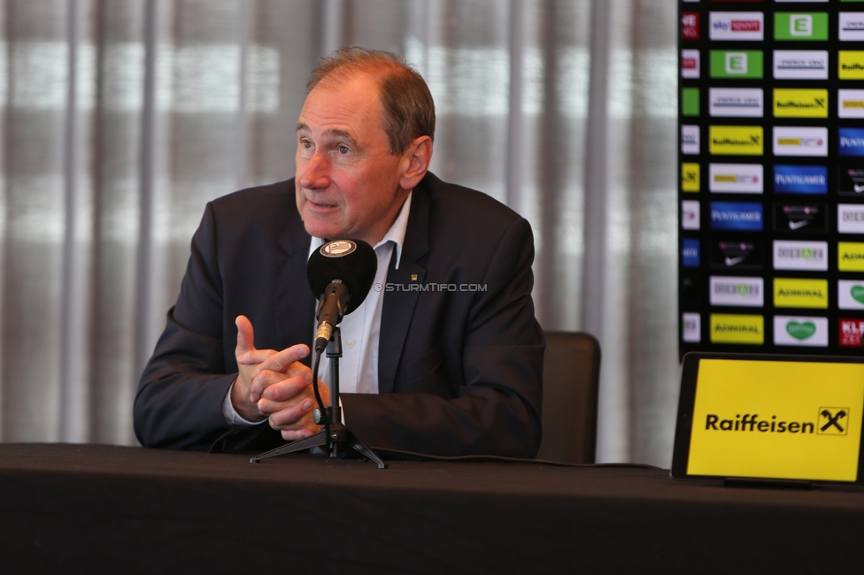 Pressekonferenz Sturm
Oesterreichische Fussball Bundesliga, SK Sturm Graz Pressekonferenz, Styria Media Center Graz, 10.08.2021.

Foto zeigt Martin Schaller (Raiffeisen)
