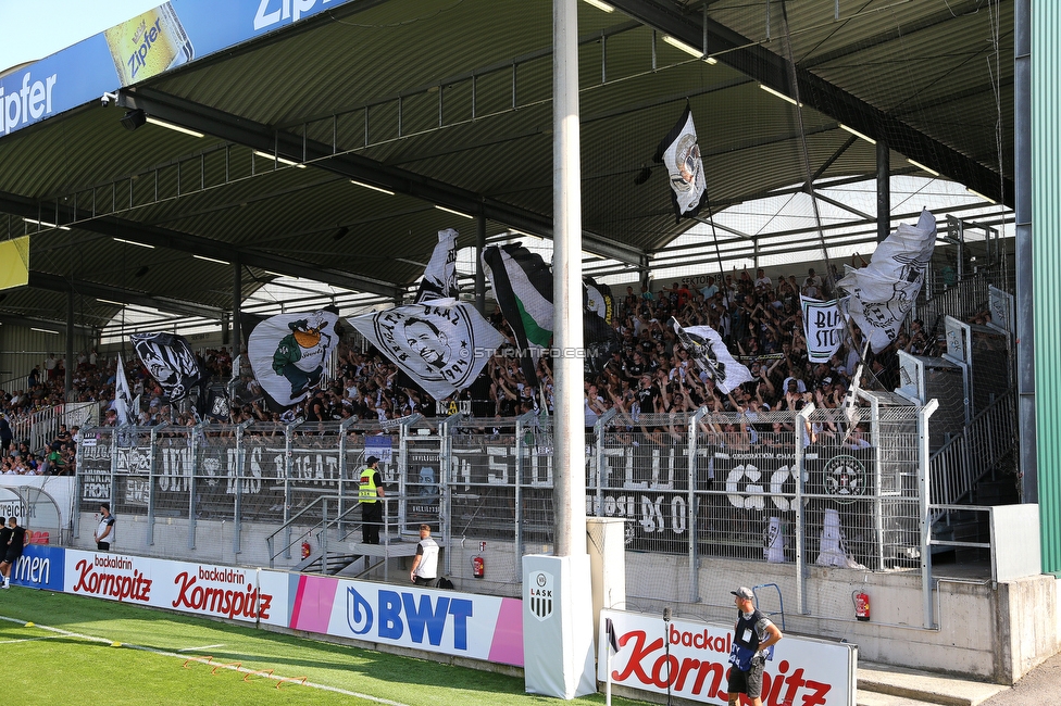 LASK - Sturm Graz
Oesterreichische Fussball Bundesliga, 4. Runde, LASK - SK Sturm Graz, Waldstadion Pasching, 15.08.2021. 

Foto zeigt Fans von Sturm
