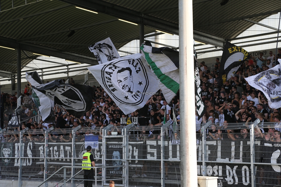 LASK - Sturm Graz
Oesterreichische Fussball Bundesliga, 4. Runde, LASK - SK Sturm Graz, Waldstadion Pasching, 15.08.2021. 

Foto zeigt Fans von Sturm
