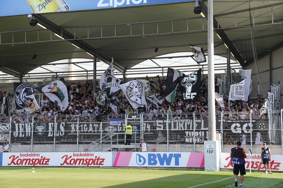 LASK - Sturm Graz
Oesterreichische Fussball Bundesliga, 4. Runde, LASK - SK Sturm Graz, Waldstadion Pasching, 15.08.2021. 

Foto zeigt Fans von Sturm
