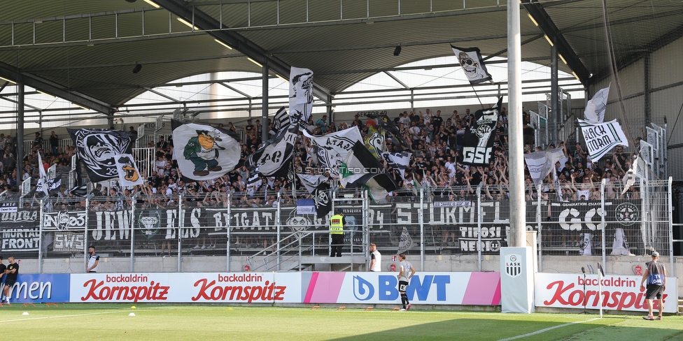 LASK - Sturm Graz
Oesterreichische Fussball Bundesliga, 4. Runde, LASK - SK Sturm Graz, Waldstadion Pasching, 15.08.2021. 

Foto zeigt Fans von Sturm
