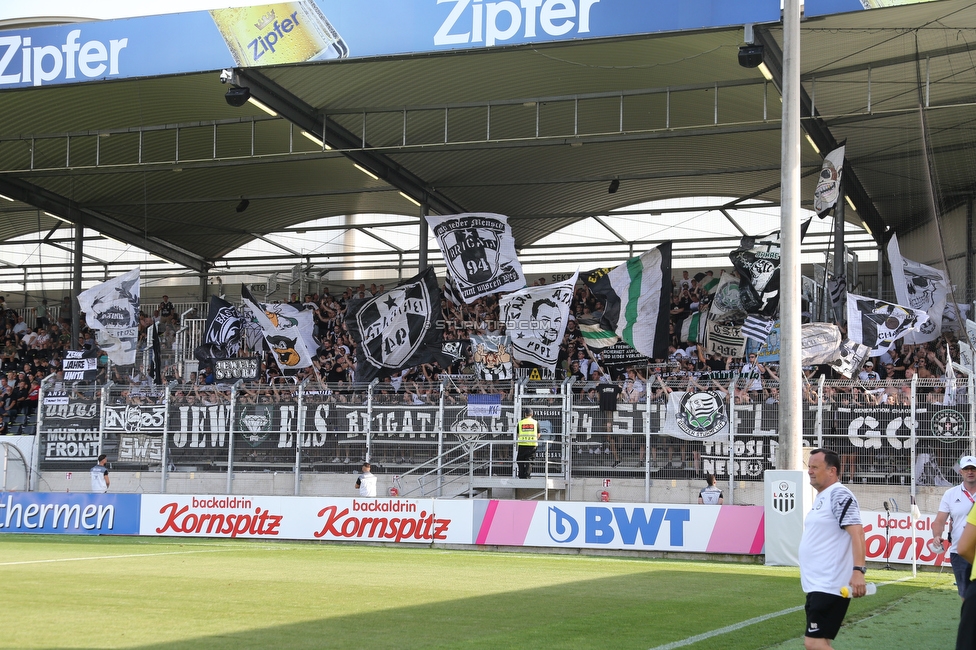 LASK - Sturm Graz
Oesterreichische Fussball Bundesliga, 4. Runde, LASK - SK Sturm Graz, Waldstadion Pasching, 15.08.2021. 

Foto zeigt Fans von Sturm
