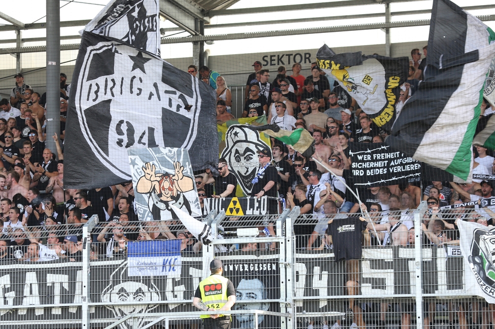 LASK - Sturm Graz
Oesterreichische Fussball Bundesliga, 4. Runde, LASK - SK Sturm Graz, Waldstadion Pasching, 15.08.2021. 

Foto zeigt Fans von Sturm
Schlüsselwörter: brigata vorsaenger