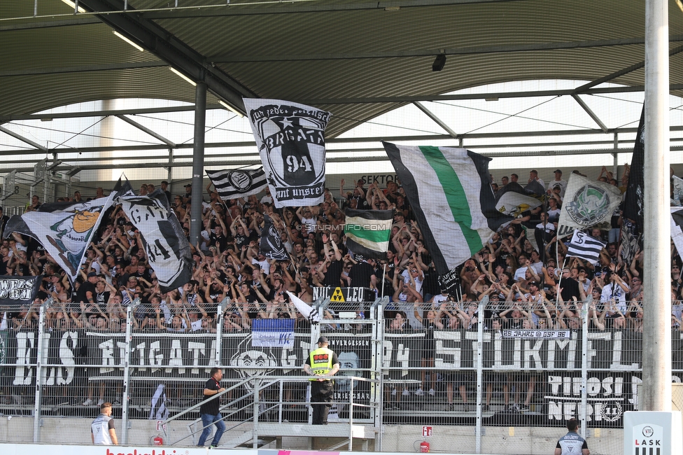 LASK - Sturm Graz
Oesterreichische Fussball Bundesliga, 4. Runde, LASK - SK Sturm Graz, Waldstadion Pasching, 15.08.2021. 

Foto zeigt Fans von Sturm

