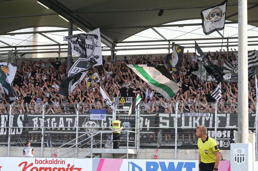 LASK - Sturm Graz
Oesterreichische Fussball Bundesliga, 4. Runde, LASK - SK Sturm Graz, Waldstadion Pasching, 15.08.2021. 

Foto zeigt Fans von Sturm
