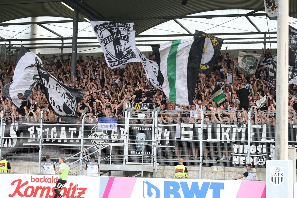 LASK - Sturm Graz
Oesterreichische Fussball Bundesliga, 4. Runde, LASK - SK Sturm Graz, Waldstadion Pasching, 15.08.2021. 

Foto zeigt Fans von Sturm
