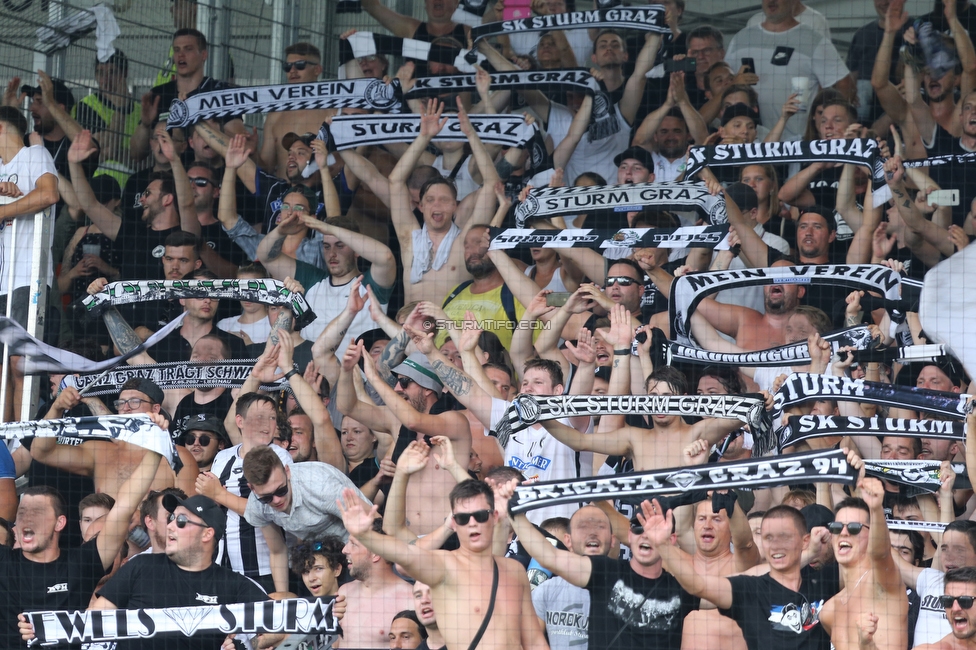 LASK - Sturm Graz
Oesterreichische Fussball Bundesliga, 4. Runde, LASK - SK Sturm Graz, Waldstadion Pasching, 15.08.2021. 

Foto zeigt die Fans von Sturm
Schlüsselwörter: jubel schals