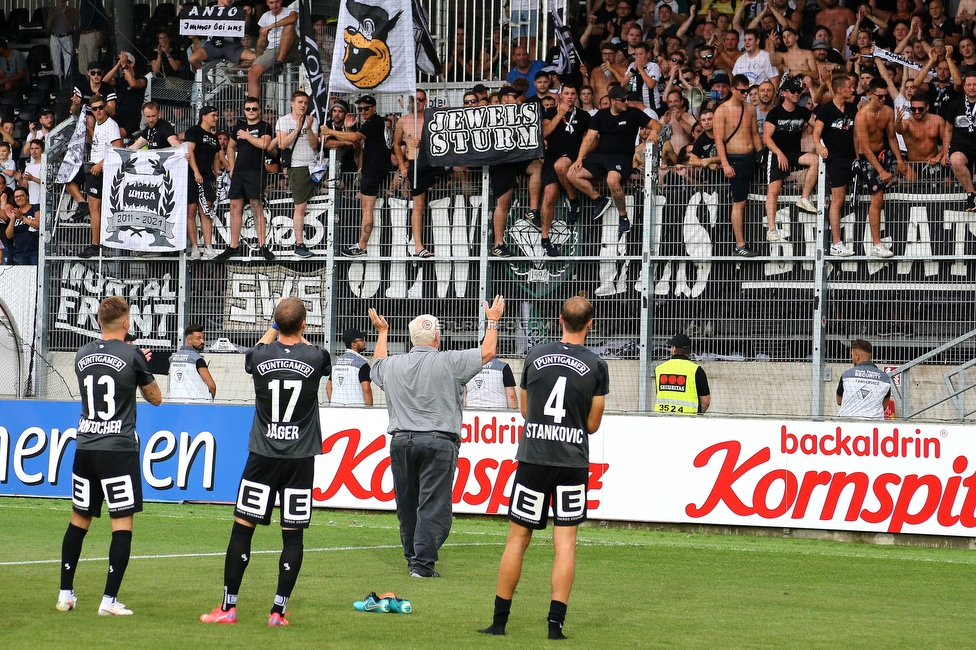 LASK - Sturm Graz
Oesterreichische Fussball Bundesliga, 4. Runde, LASK - SK Sturm Graz, Waldstadion Pasching, 15.08.2021. 

Foto zeigt Hans Fedl (Ehrenpraesident Sturm) und Fans von Sturm
