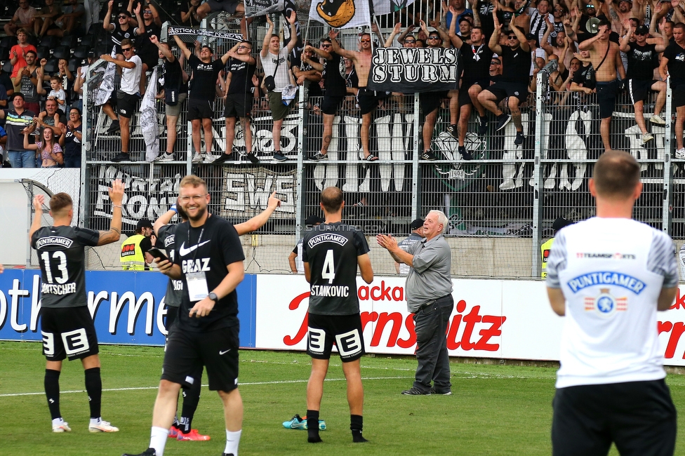 LASK - Sturm Graz
Oesterreichische Fussball Bundesliga, 4. Runde, LASK - SK Sturm Graz, Waldstadion Pasching, 15.08.2021. 

Foto zeigt Hans Fedl (Ehrenpraesident Sturm) und Fans von Sturm
