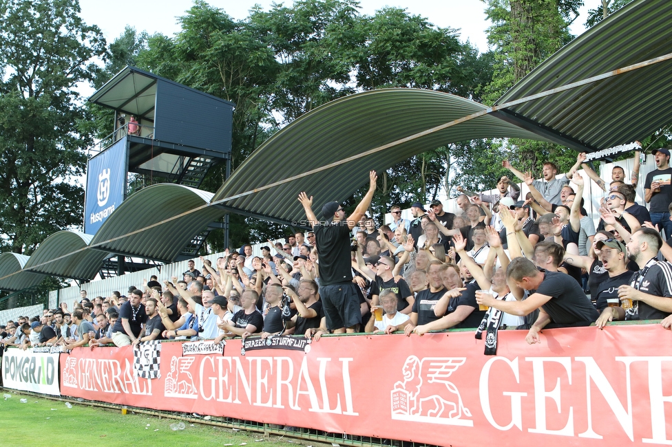 Mura - Sturm Graz
UEFA Europa League Playoff, NS Mura - SK Sturm Graz, Fazanerija Stadion Murska Sobota, 19.08.2021. 

Foto zeigt Fans von Sturm
