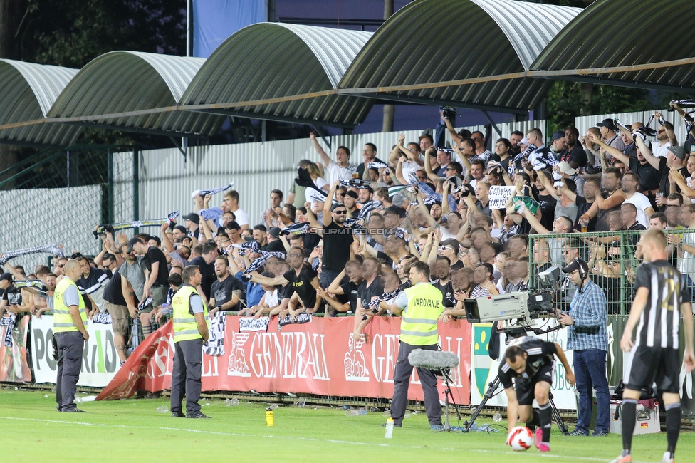 Mura - Sturm Graz
UEFA Europa League Playoff, NS Mura - SK Sturm Graz, Fazanerija Stadion Murska Sobota, 19.08.2021. 

Foto zeigt Fans von Sturm
