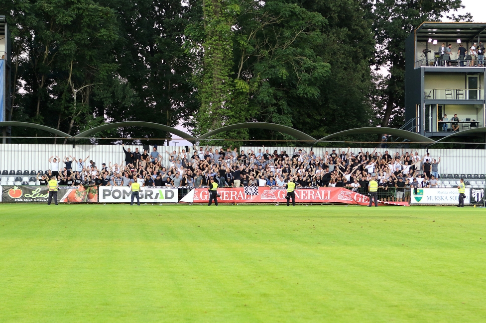 Mura - Sturm Graz
UEFA Europa League Playoff, NS Mura - SK Sturm Graz, Fazanerija Stadion Murska Sobota, 19.08.2021. 

Foto zeigt Fans von Sturm
