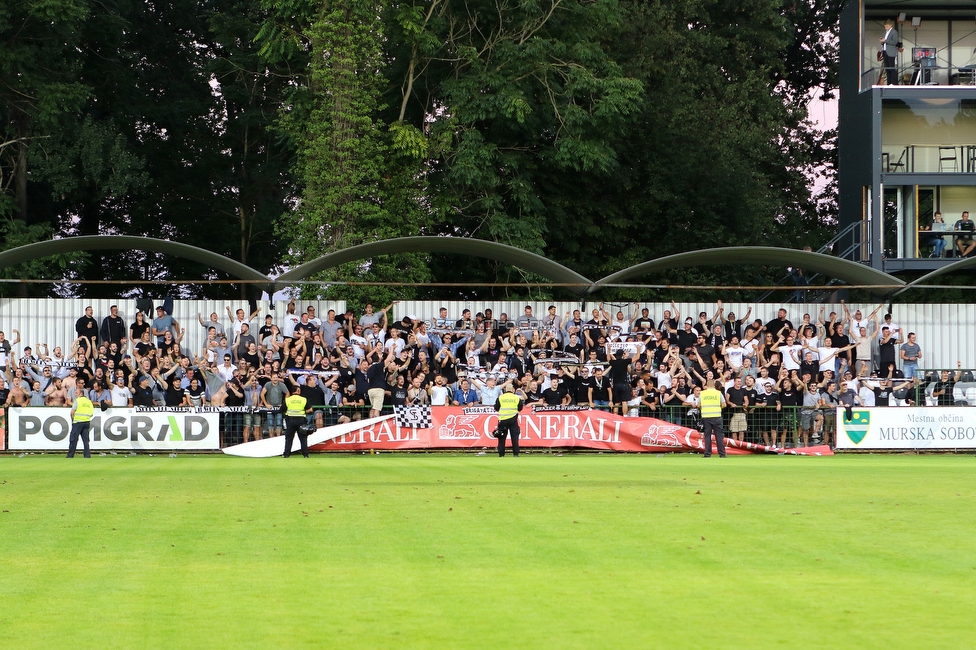 Mura - Sturm Graz
UEFA Europa League Playoff, NS Mura - SK Sturm Graz, Fazanerija Stadion Murska Sobota, 19.08.2021. 

Foto zeigt Fans von Sturm
