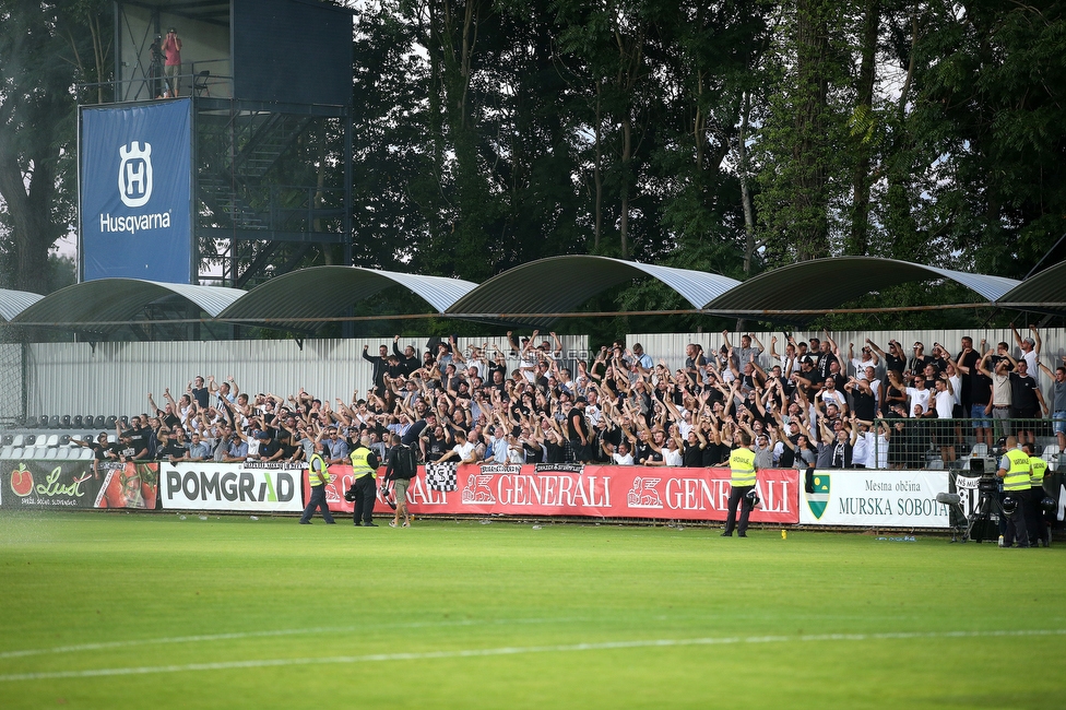 Mura - Sturm Graz
UEFA Europa League Playoff, NS Mura - SK Sturm Graz, Fazanerija Stadion Murska Sobota, 19.08.2021. 

Foto zeigt Fans von Sturm
