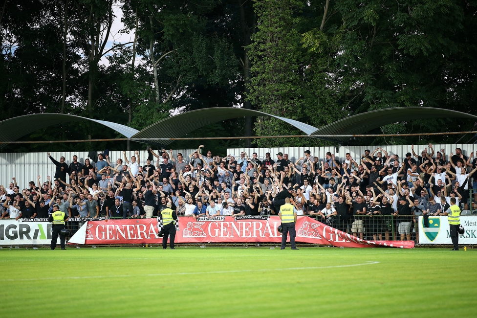 Mura - Sturm Graz
UEFA Europa League Playoff, NS Mura - SK Sturm Graz, Fazanerija Stadion Murska Sobota, 19.08.2021. 

Foto zeigt Fans von Sturm
