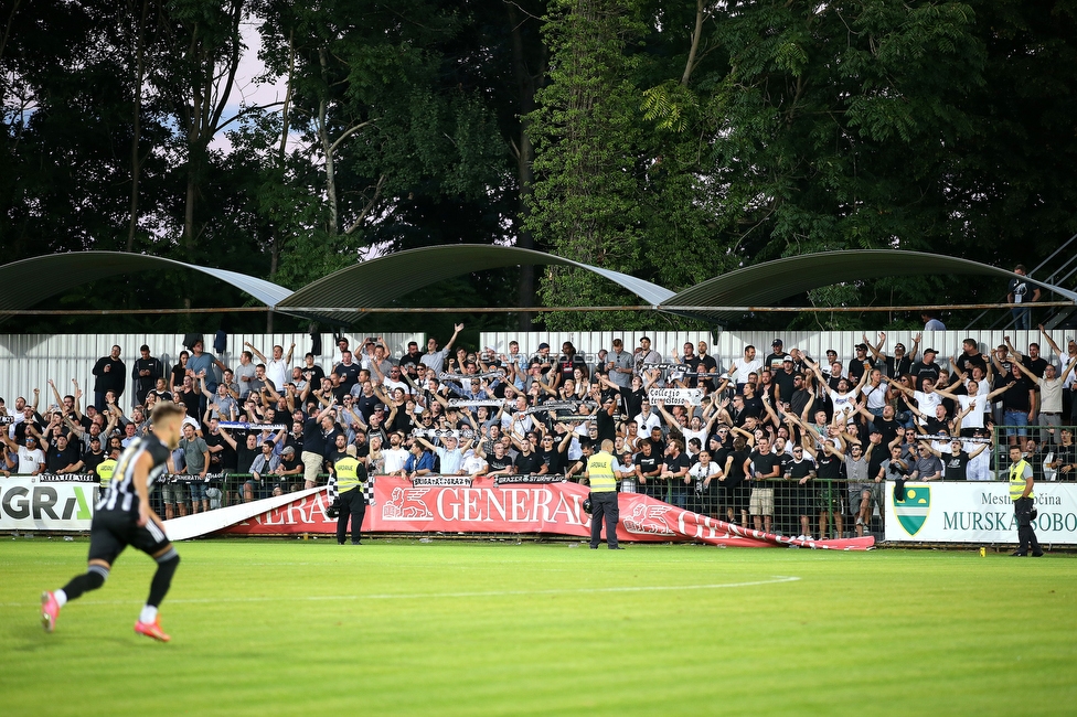 Mura - Sturm Graz
UEFA Europa League Playoff, NS Mura - SK Sturm Graz, Fazanerija Stadion Murska Sobota, 19.08.2021. 

Foto zeigt Fans von Sturm
