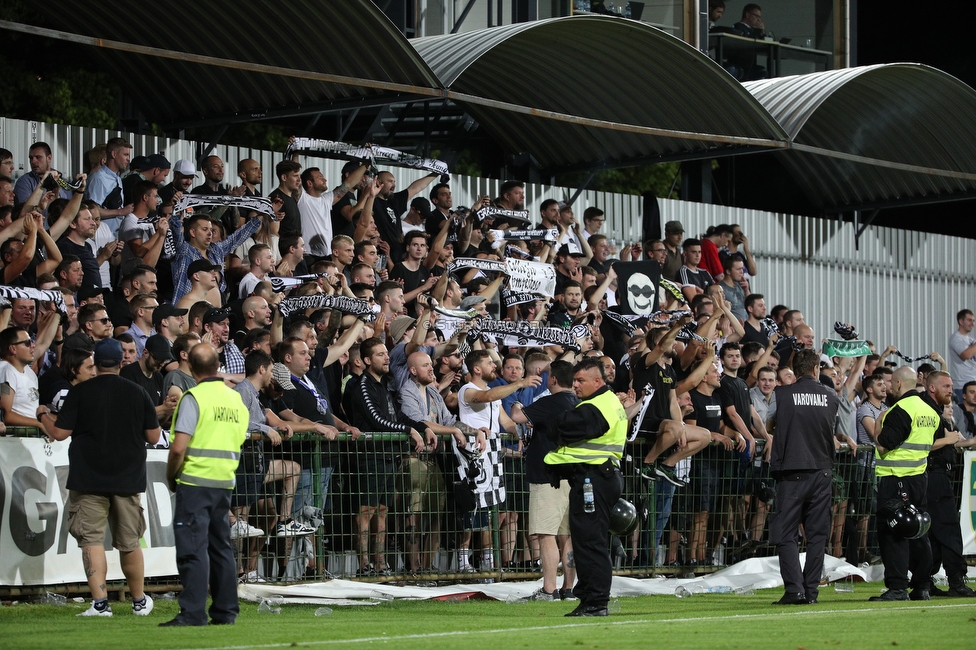 Mura - Sturm Graz
UEFA Europa League Playoff, NS Mura - SK Sturm Graz, Fazanerija Stadion Murska Sobota, 19.08.2021. 

Foto zeigt Fans von Sturm
