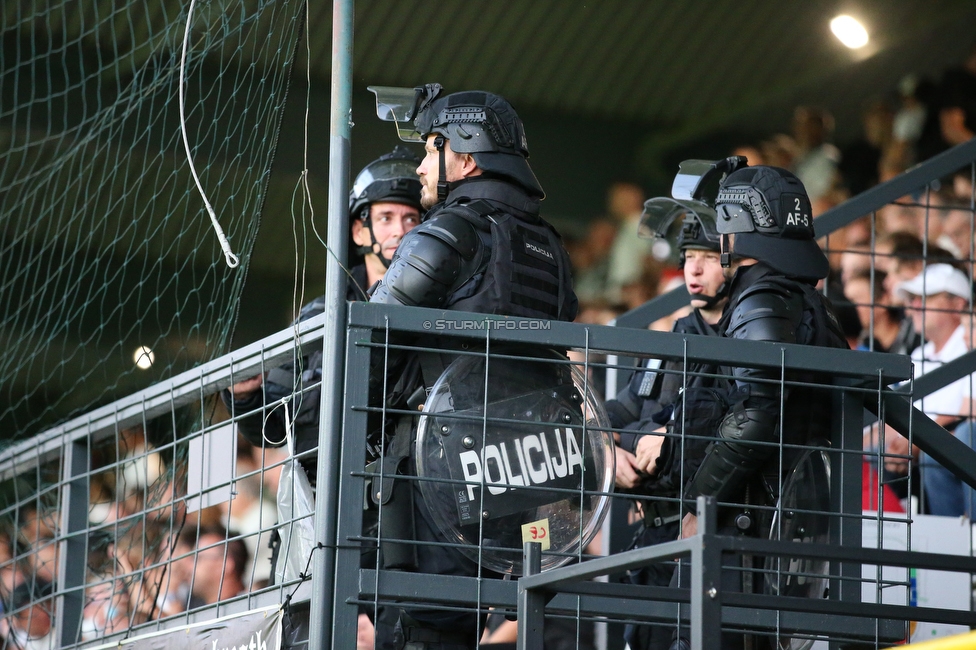 Mura - Sturm Graz
UEFA Europa League Playoff, NS Mura - SK Sturm Graz, Fazanerija Stadion Murska Sobota, 19.08.2021. 

Foto zeigt Polizei
