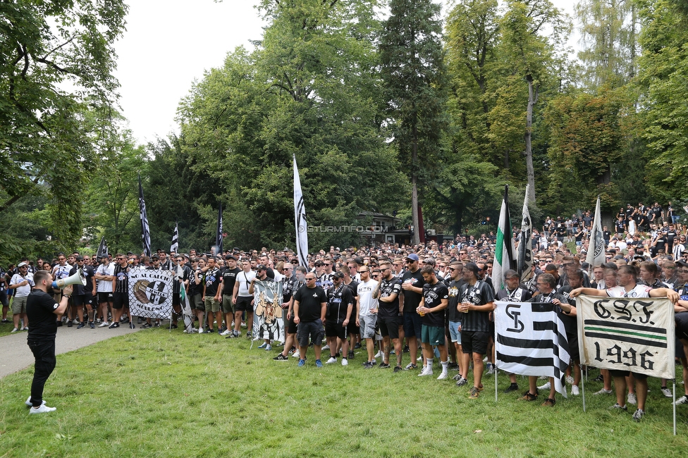 Sturm Graz - Austria Wien
Oesterreichische Fussball Bundesliga, 5. Runde, SK Sturm Graz - FK Austria Wien, Stadion Liebenau Graz, 22.08.2021. 

Foto zeigt Fans von Sturm beim Corteo
Schlüsselwörter: pyrotechnik