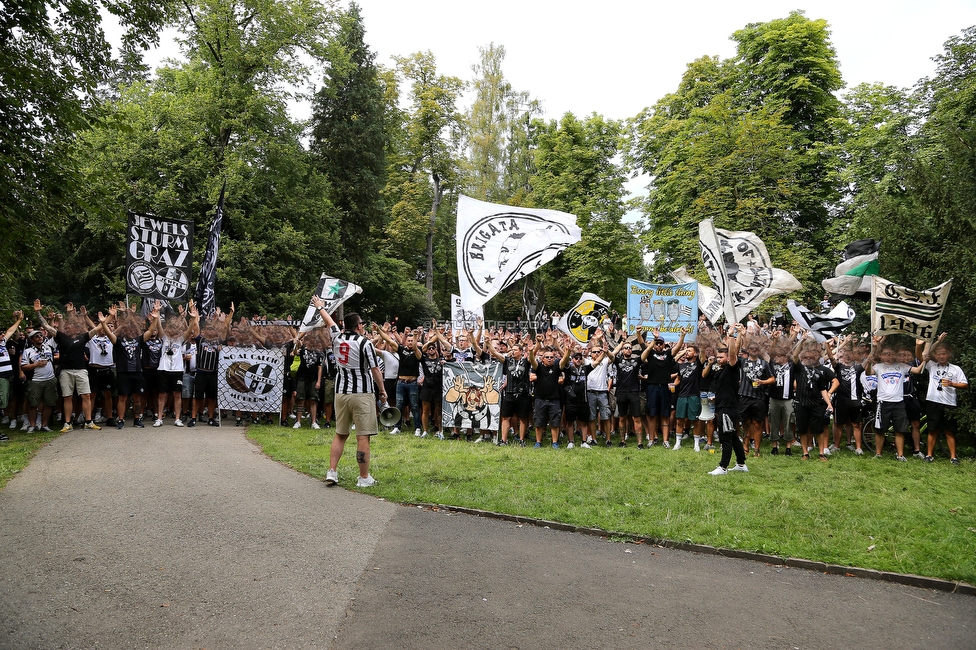 Sturm Graz - Austria Wien
Oesterreichische Fussball Bundesliga, 5. Runde, SK Sturm Graz - FK Austria Wien, Stadion Liebenau Graz, 22.08.2021. 

Foto zeigt Fans von Sturm beim Corteo
Schlüsselwörter: pyrotechnik