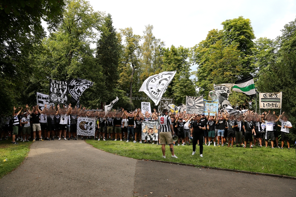 Sturm Graz - Austria Wien
Oesterreichische Fussball Bundesliga, 5. Runde, SK Sturm Graz - FK Austria Wien, Stadion Liebenau Graz, 22.08.2021. 

Foto zeigt Fans von Sturm beim Corteo
Schlüsselwörter: pyrotechnik