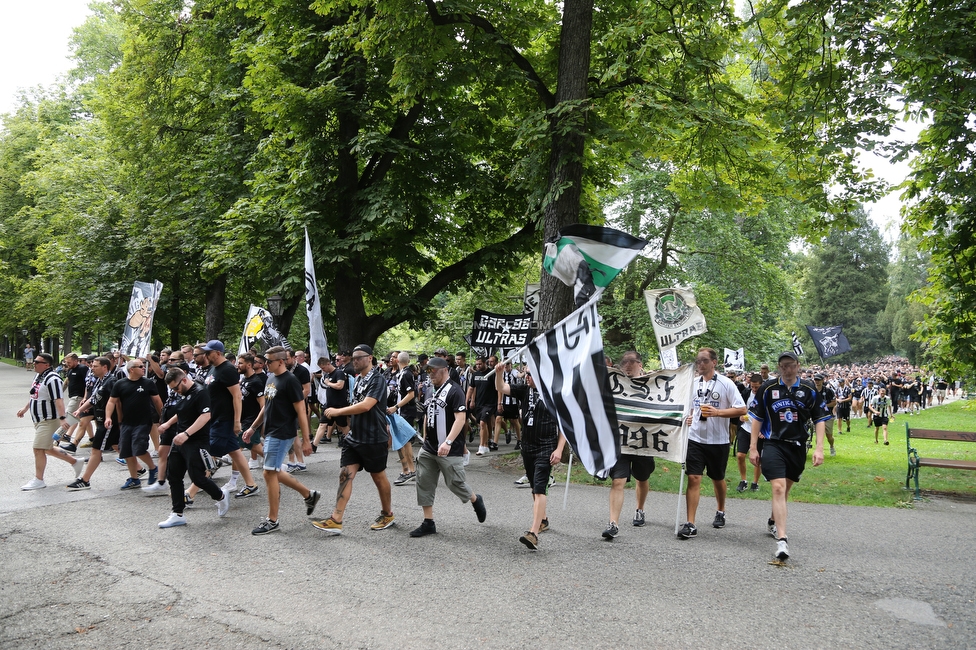 Sturm Graz - Austria Wien
Oesterreichische Fussball Bundesliga, 5. Runde, SK Sturm Graz - FK Austria Wien, Stadion Liebenau Graz, 22.08.2021. 

Foto zeigt Fans von Sturm beim Corteo
Schlüsselwörter: pyrotechnik