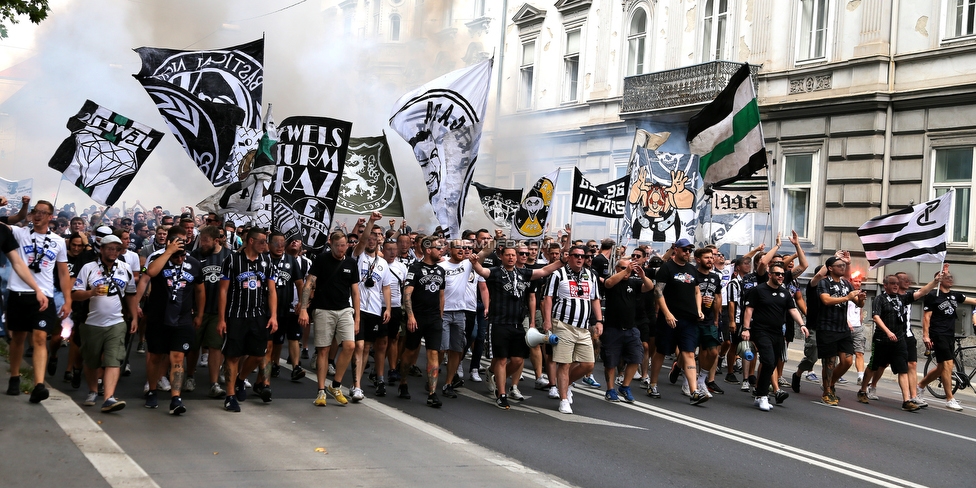 Sturm Graz - Austria Wien
Oesterreichische Fussball Bundesliga, 5. Runde, SK Sturm Graz - FK Austria Wien, Stadion Liebenau Graz, 22.08.2021. 

Foto zeigt Fans von Sturm beim Corteo
Schlüsselwörter: pyrotechnik