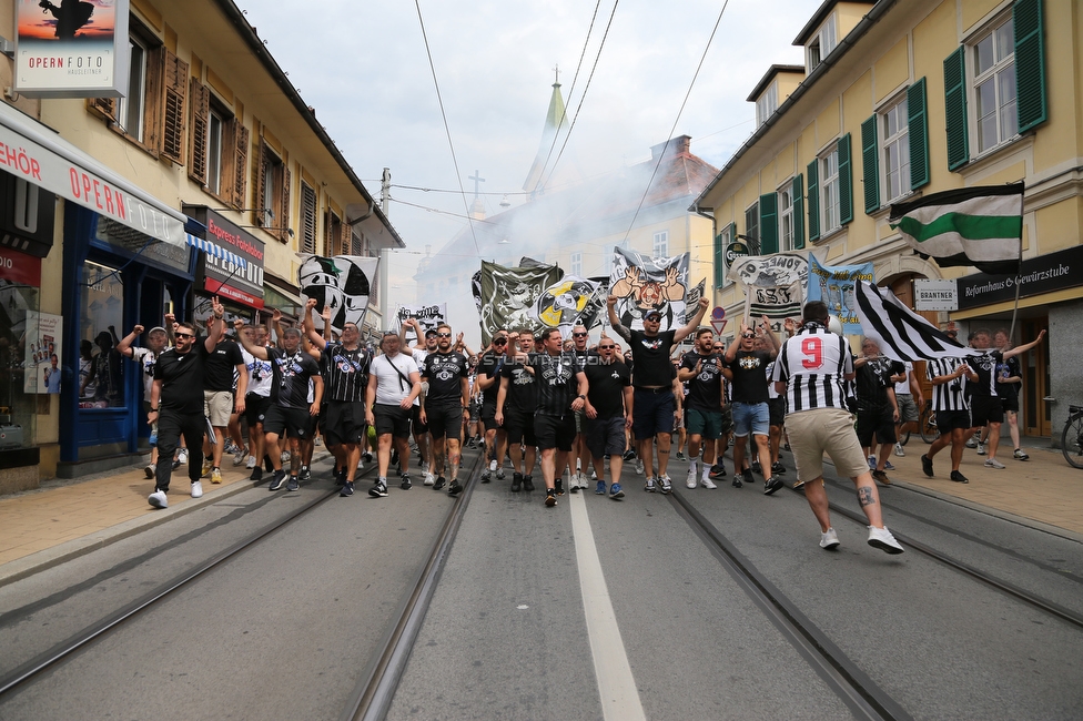 Sturm Graz - Austria Wien
Oesterreichische Fussball Bundesliga, 5. Runde, SK Sturm Graz - FK Austria Wien, Stadion Liebenau Graz, 22.08.2021. 

Foto zeigt Fans von Sturm beim Corteo
Schlüsselwörter: pyrotechnik