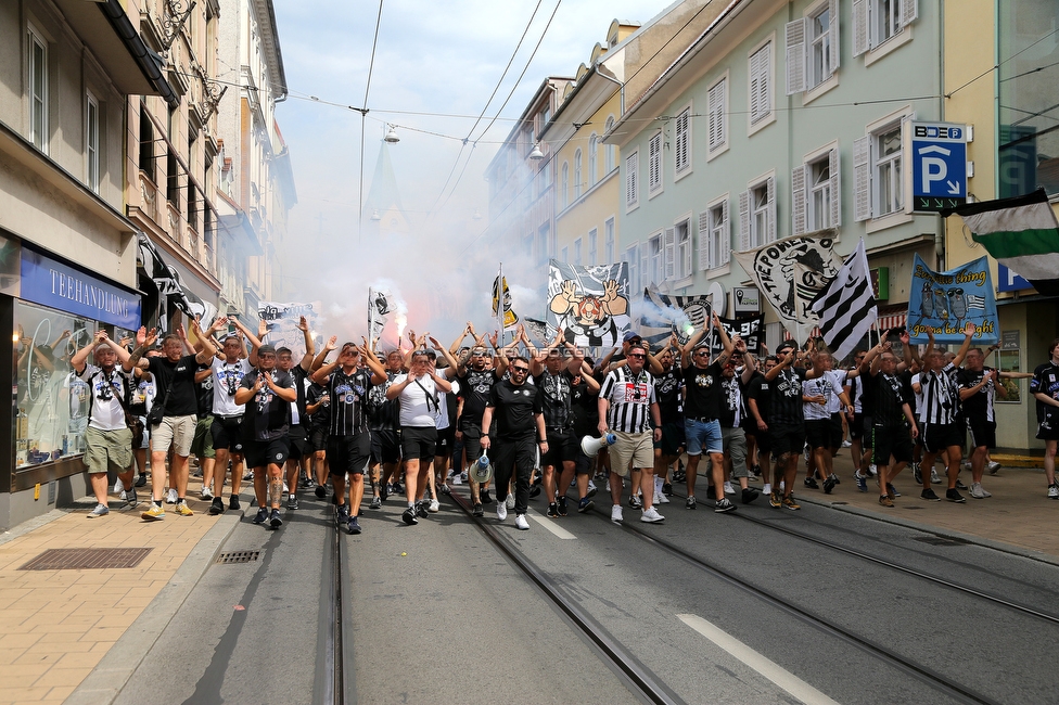 Sturm Graz - Austria Wien
Oesterreichische Fussball Bundesliga, 5. Runde, SK Sturm Graz - FK Austria Wien, Stadion Liebenau Graz, 22.08.2021. 

Foto zeigt Fans von Sturm beim Corteo
Schlüsselwörter: pyrotechnik