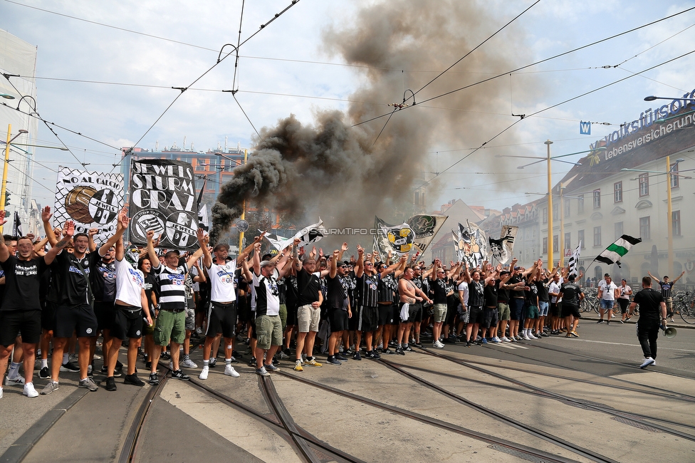 Sturm Graz - Austria Wien
Oesterreichische Fussball Bundesliga, 5. Runde, SK Sturm Graz - FK Austria Wien, Stadion Liebenau Graz, 22.08.2021. 

Foto zeigt Fans von Sturm beim Corteo
Schlüsselwörter: pyrotechnik