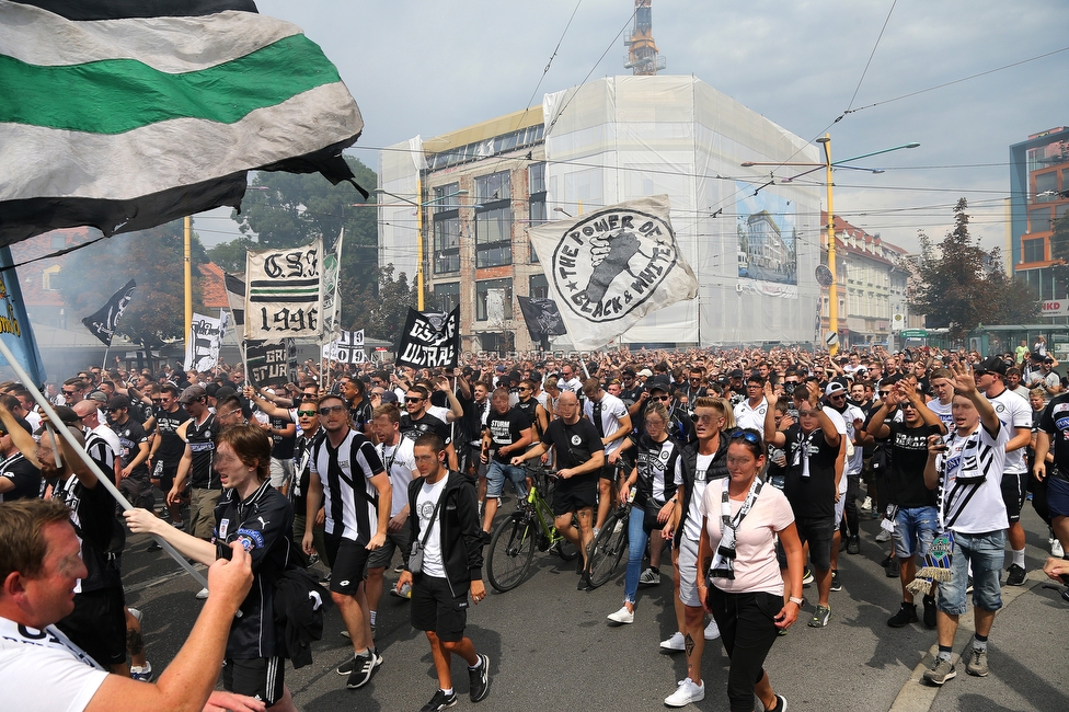 Sturm Graz - Austria Wien
Oesterreichische Fussball Bundesliga, 5. Runde, SK Sturm Graz - FK Austria Wien, Stadion Liebenau Graz, 22.08.2021. 

Foto zeigt Fans von Sturm beim Corteo
Schlüsselwörter: pyrotechnik