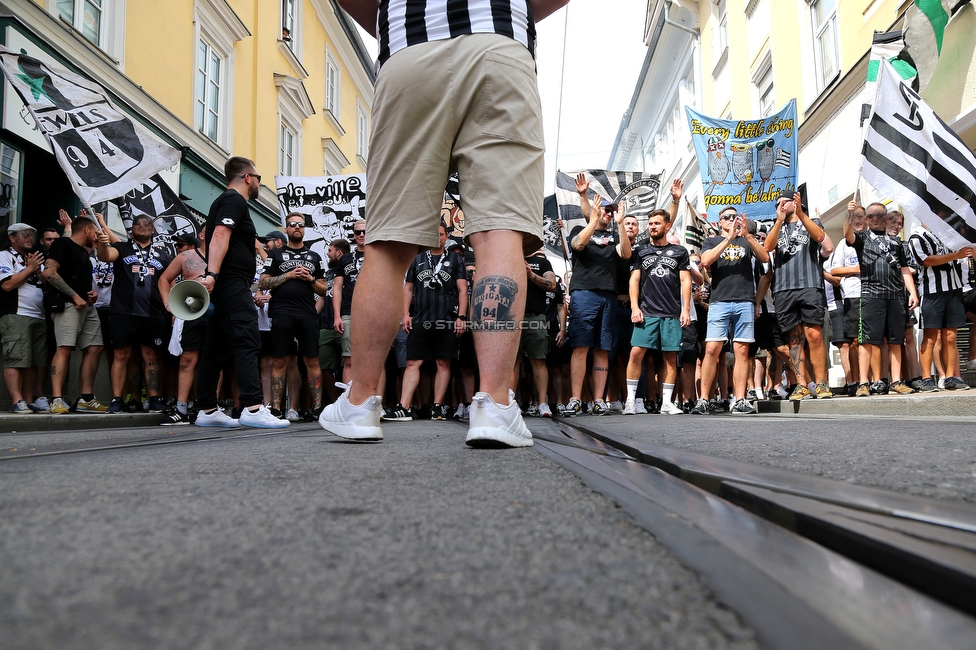 Sturm Graz - Austria Wien
Oesterreichische Fussball Bundesliga, 5. Runde, SK Sturm Graz - FK Austria Wien, Stadion Liebenau Graz, 22.08.2021. 

Foto zeigt Fans von Sturm beim Corteo
Schlüsselwörter: pyrotechnik