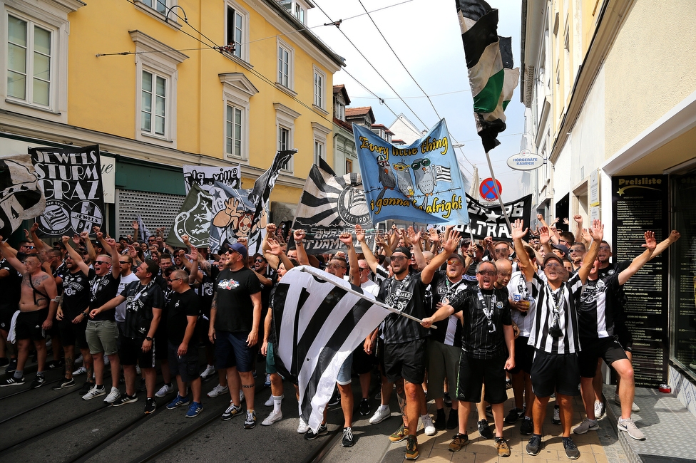 Sturm Graz - Austria Wien
Oesterreichische Fussball Bundesliga, 5. Runde, SK Sturm Graz - FK Austria Wien, Stadion Liebenau Graz, 22.08.2021. 

Foto zeigt Fans von Sturm beim Corteo
Schlüsselwörter: pyrotechnik